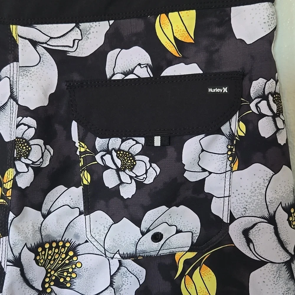 Hurley | NWT Phantom Block Party 18